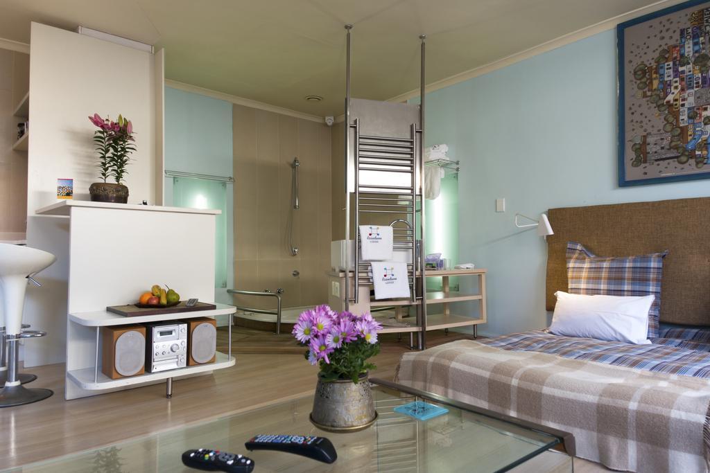 Rosedene Lodge - 24H Solar With Pool And Garden كيب تاون الغرفة الصورة